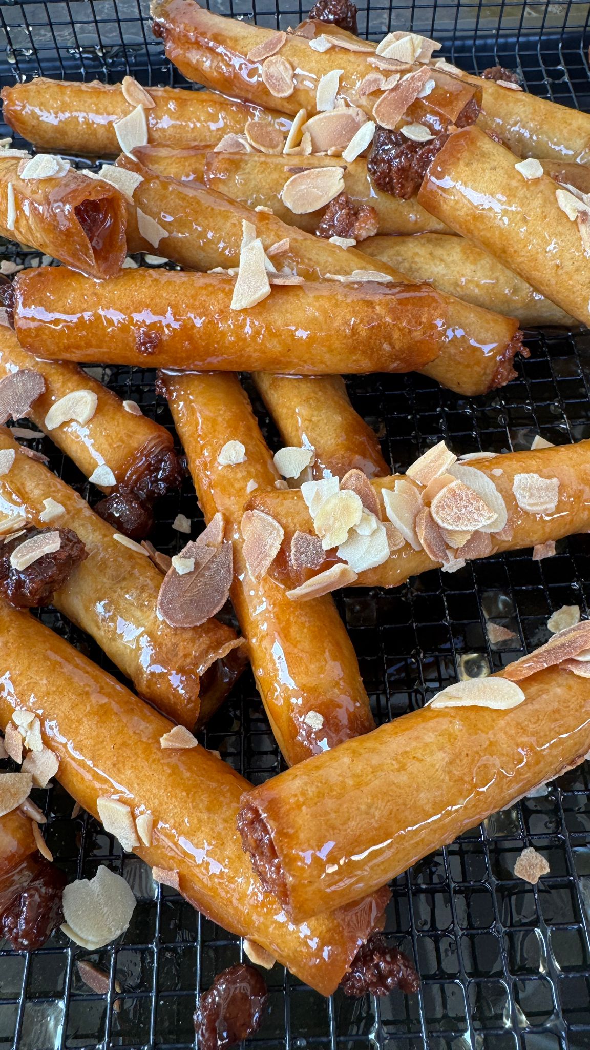 סיגר שקדים - עוגיות מגולגלות במילוי שקדים